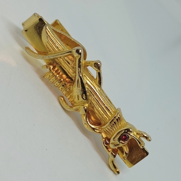 * Vintage men's tie clip red-eyed gold tone cricket grasshopper insect - Picture 1 of 5